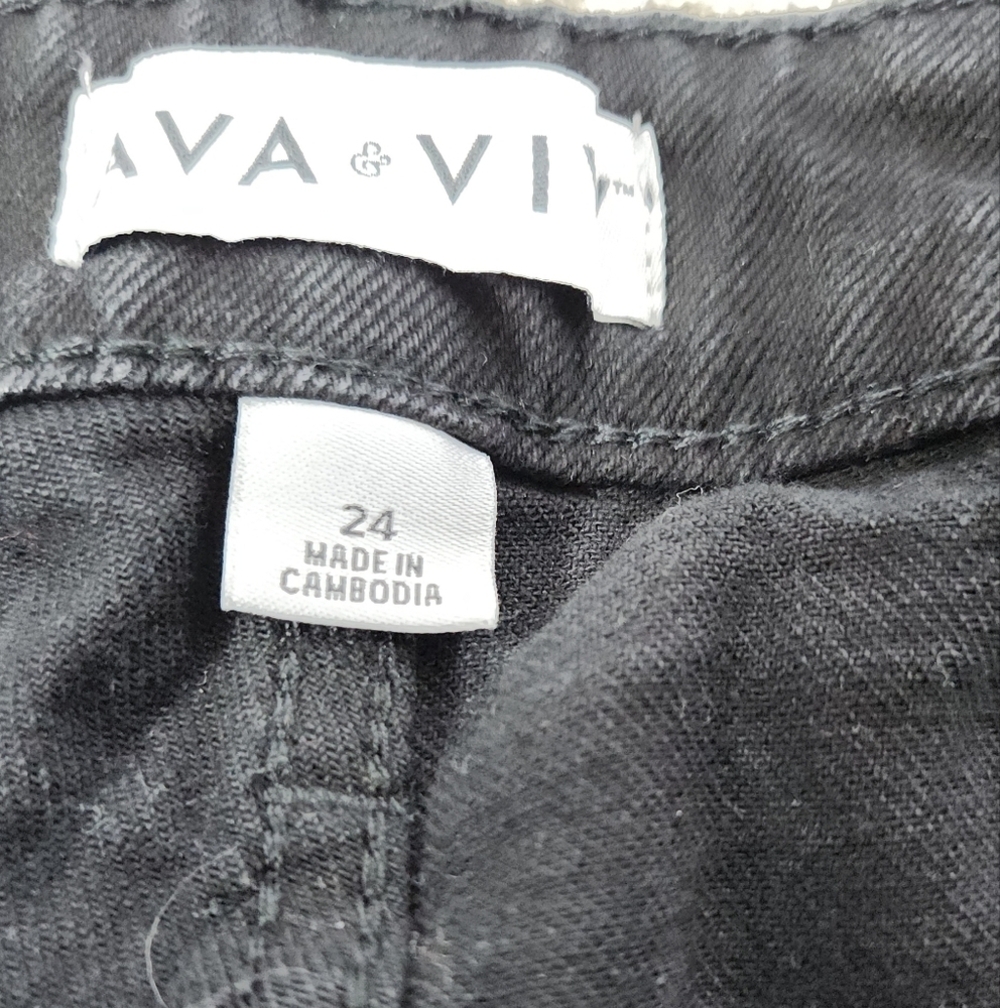 Women's 5" High Rise Midi Shorts - Black - Ava & Viv - 24 - Picture 7 of 11